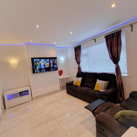 Delightful & Spacious Guest House In Farnworth Near Bolton Hospital Luaran gambar