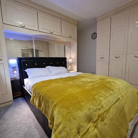 Delightful & Spacious Guest House In Farnworth Near Bolton Hospital Luaran gambar