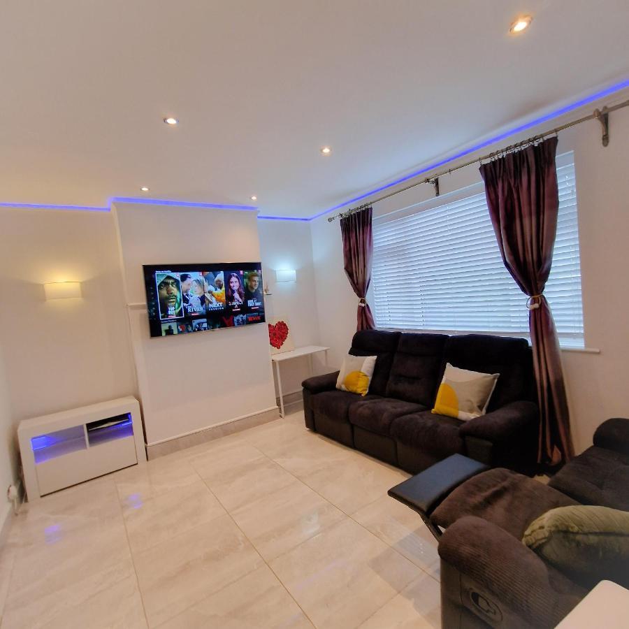 Delightful & Spacious Guest House In Farnworth Near Bolton Hospital Luaran gambar