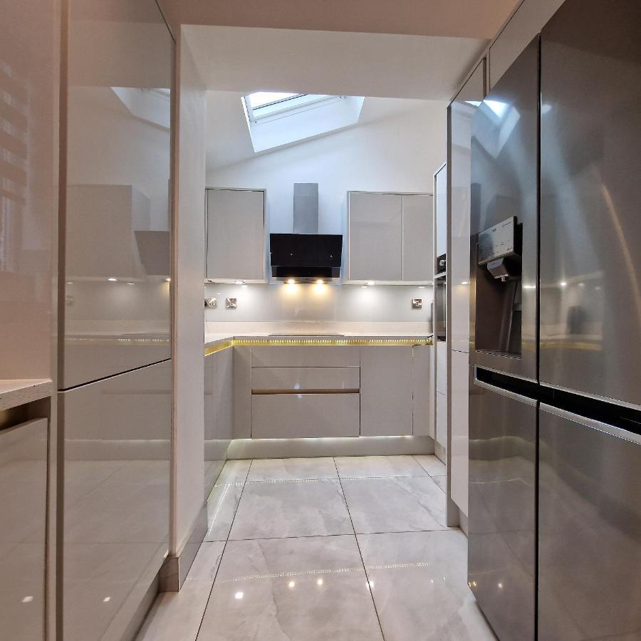 Delightful & Spacious Guest House In Farnworth Near Bolton Hospital Luaran gambar