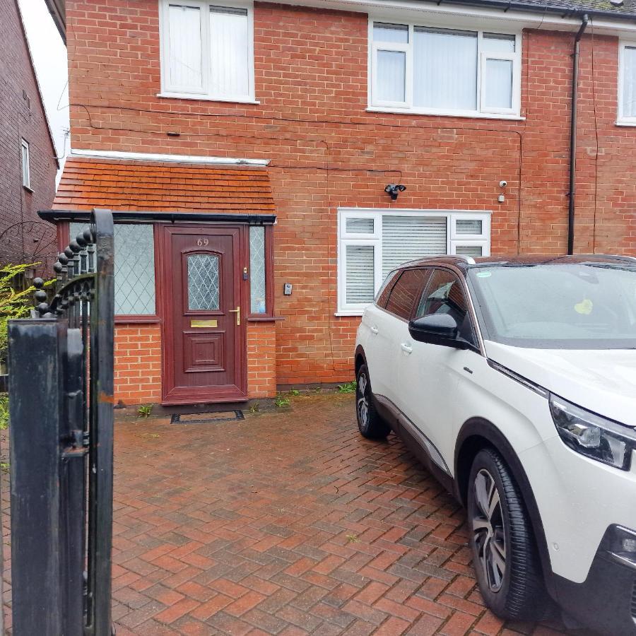Delightful & Spacious Guest House In Farnworth Near Bolton Hospital Luaran gambar