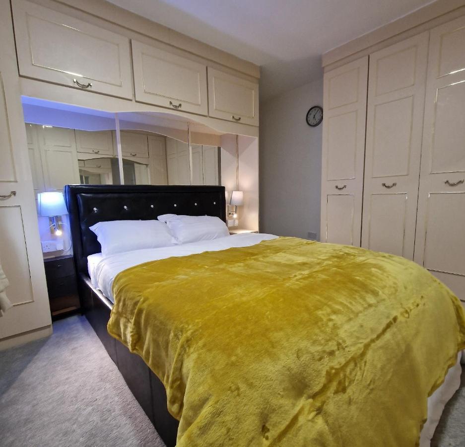 Delightful & Spacious Guest House In Farnworth Near Bolton Hospital Luaran gambar