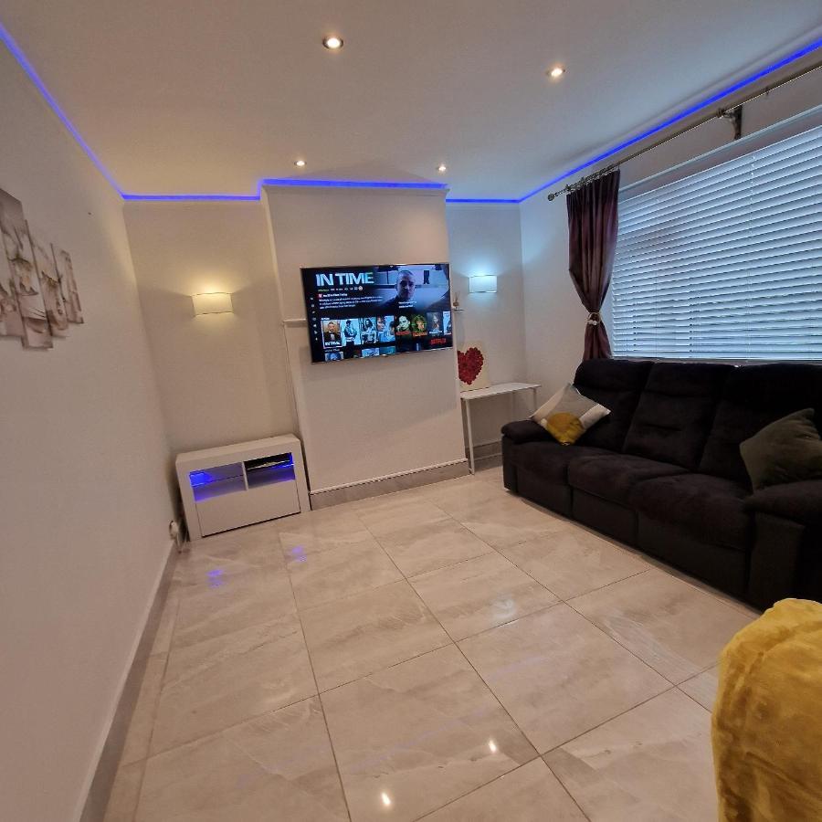 Delightful & Spacious Guest House In Farnworth Near Bolton Hospital Luaran gambar